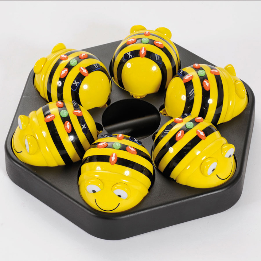BEE-BOT 6 KS S DOBÍJECÍ DOKOVACÍ STANICÍ